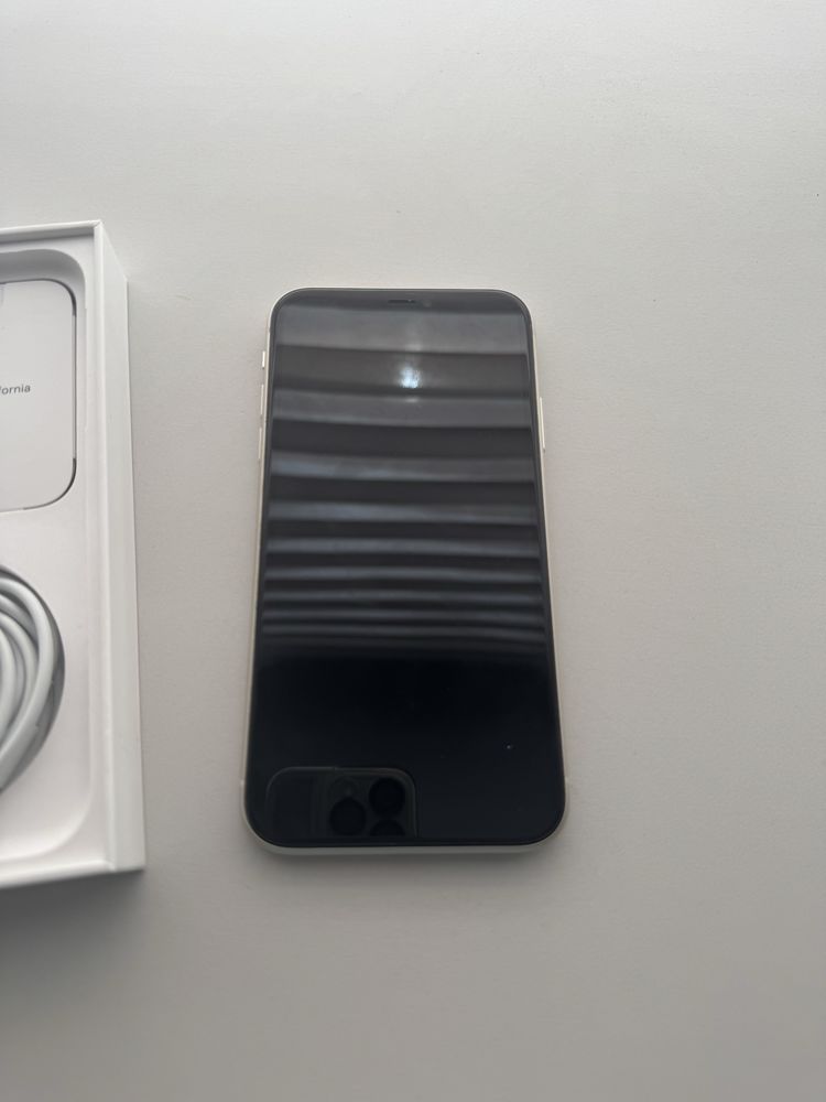 іphone 11  спрчно в отличном состоянии