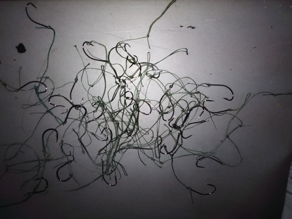 Вързани куки със плетено влакно на цена 5 стотинки за един брой