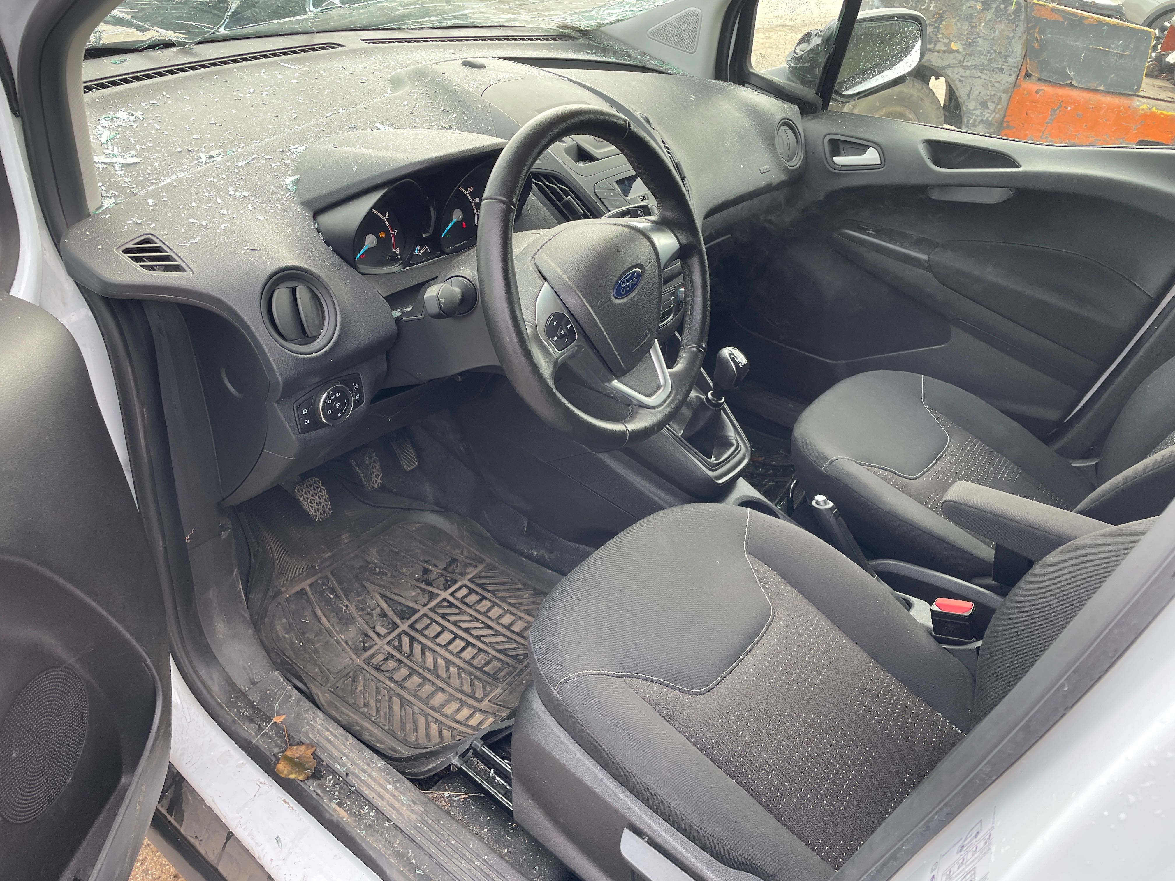 Ford Transit Courier 1.0 EcoBoost 100 кс.6 ск. двигател SFCE 32000 km.