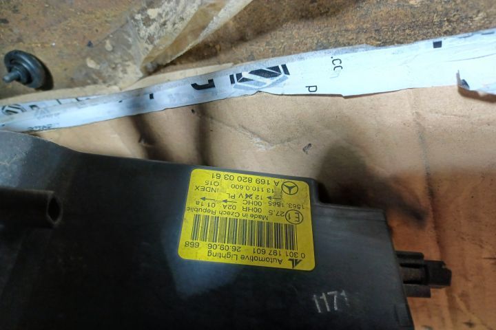 Far stanga A1698200361 Mercedes-Benz A-Class W169  [din 2004 pana  2008] seria Hatchback 5-usi A 18