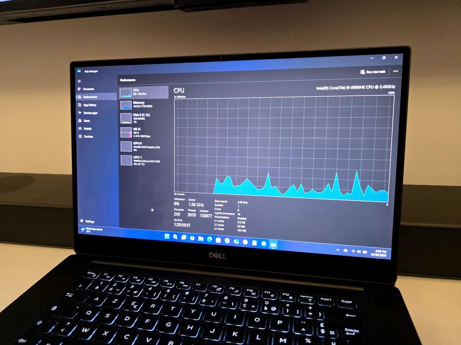 Laptop Dell XPS 15 7590 Intel® Core™ i9 9980HK, 32 GB RAM și 2TB NVMe