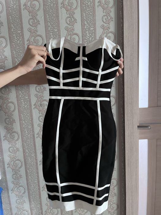 продам два платья за 20 тысяч(каждое из них по 10)