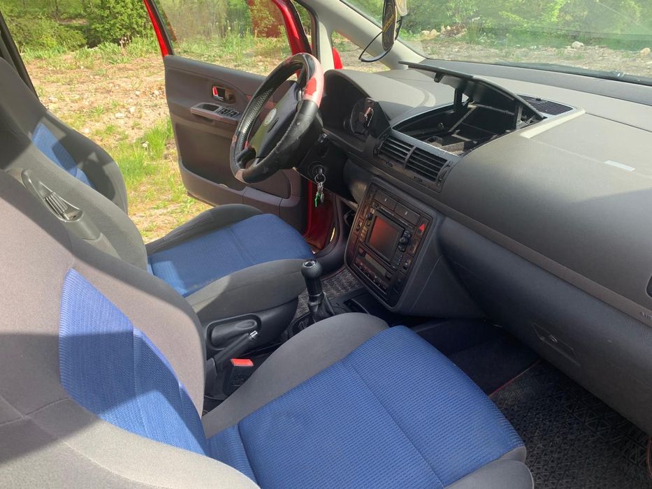 Vând Volkswagen Sharan