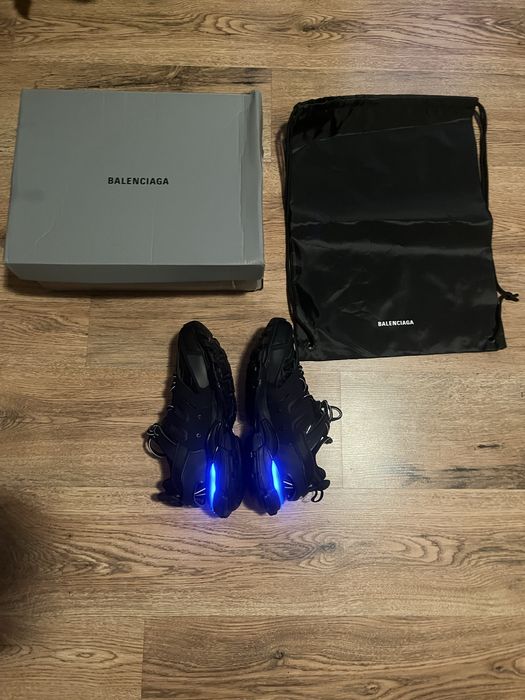 balenciaga track