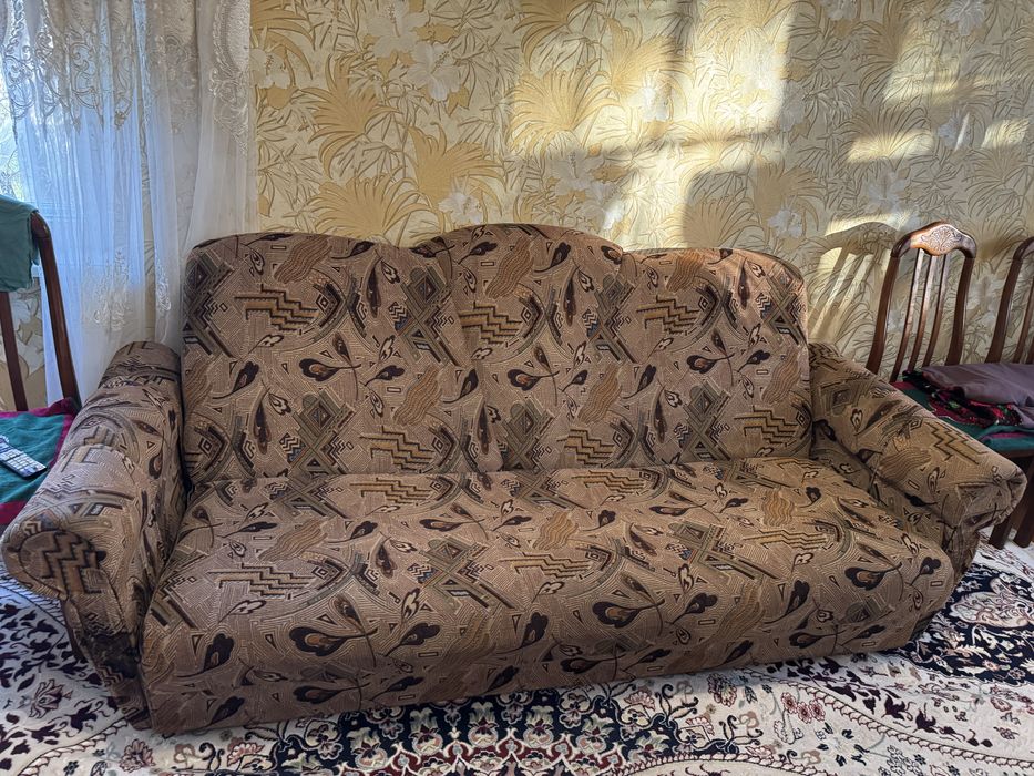 Продам диван и два кресла