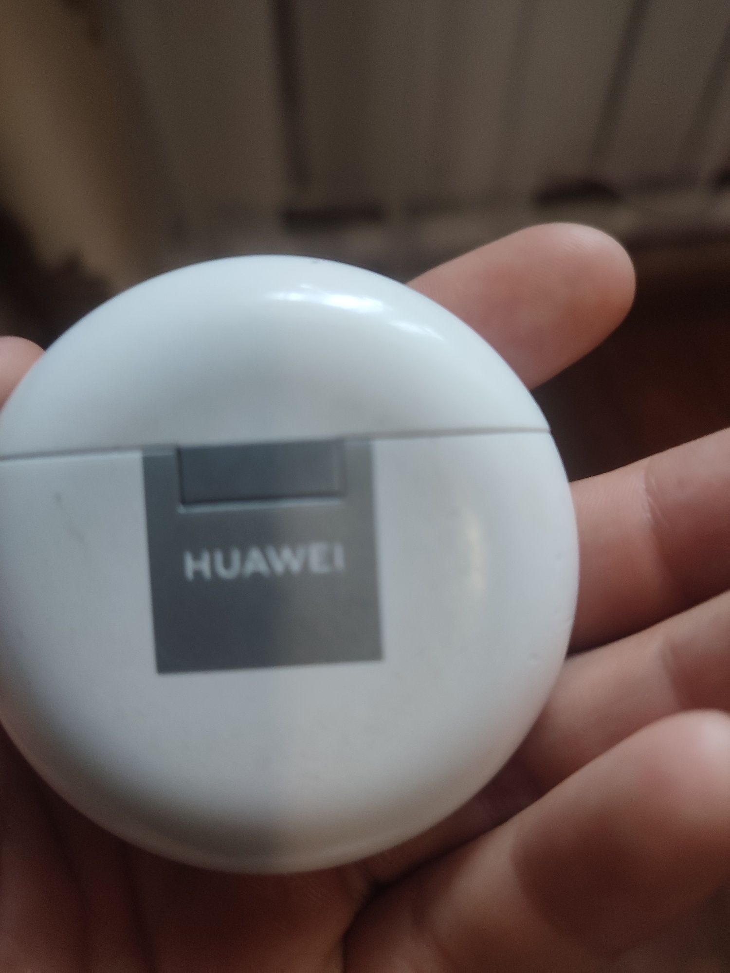 Продам безпроводной наушник huawel