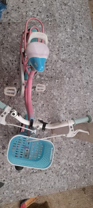 Bicicleta roz de fetite cu coșuleț pentru 5-7 ani