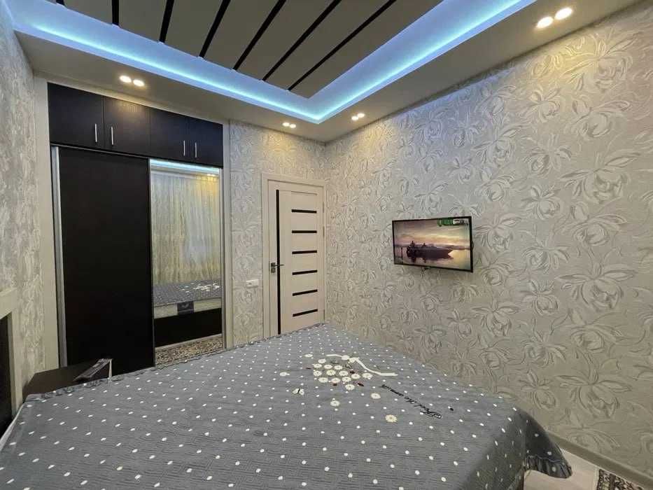 Срочно сдам кв 2/5/8 на Максим Горьком ор метро БИЙ 129*