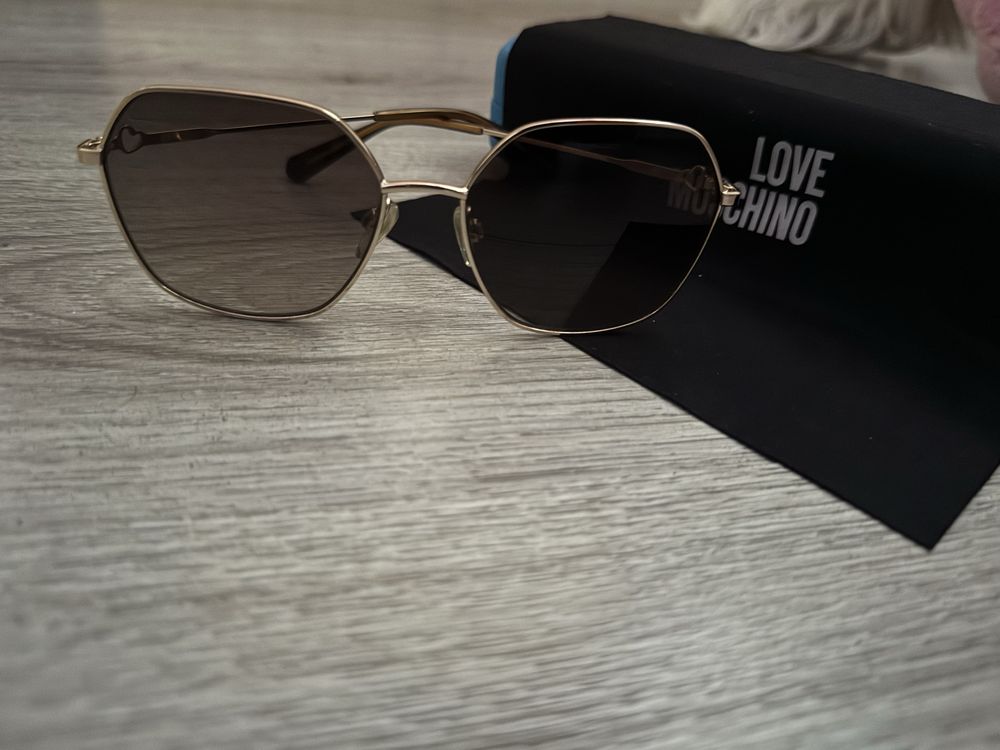 Дамски слънчеви очила Love Moschino оргинални