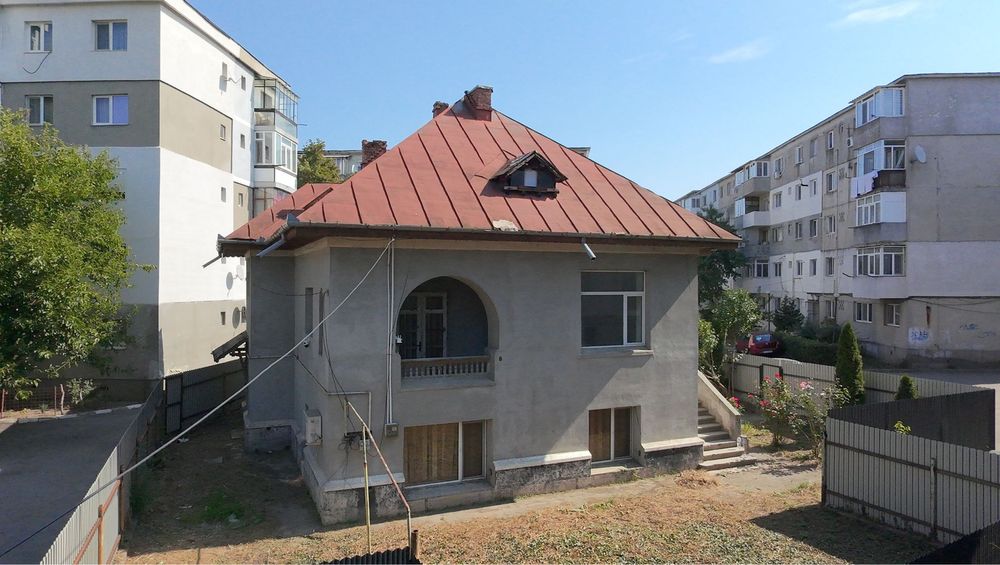 Conac Istoric de inchiriat/Vanzare zona A Urlati /380 mp utili