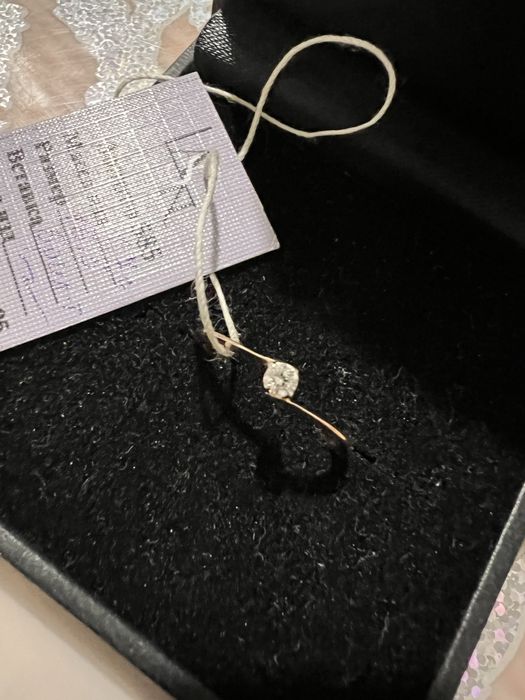 Кольцо золотое с бриллиантом новое