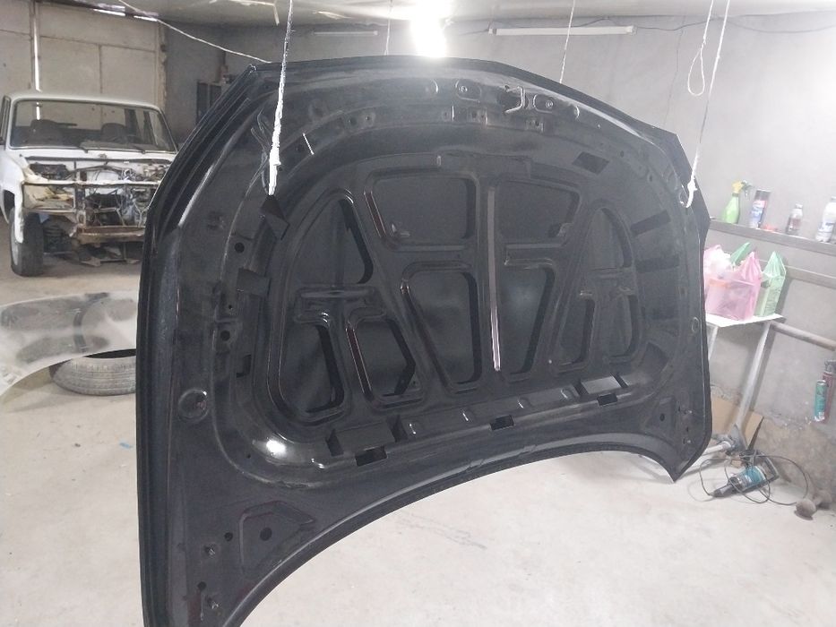 Monza kapot yengiga sepilgan