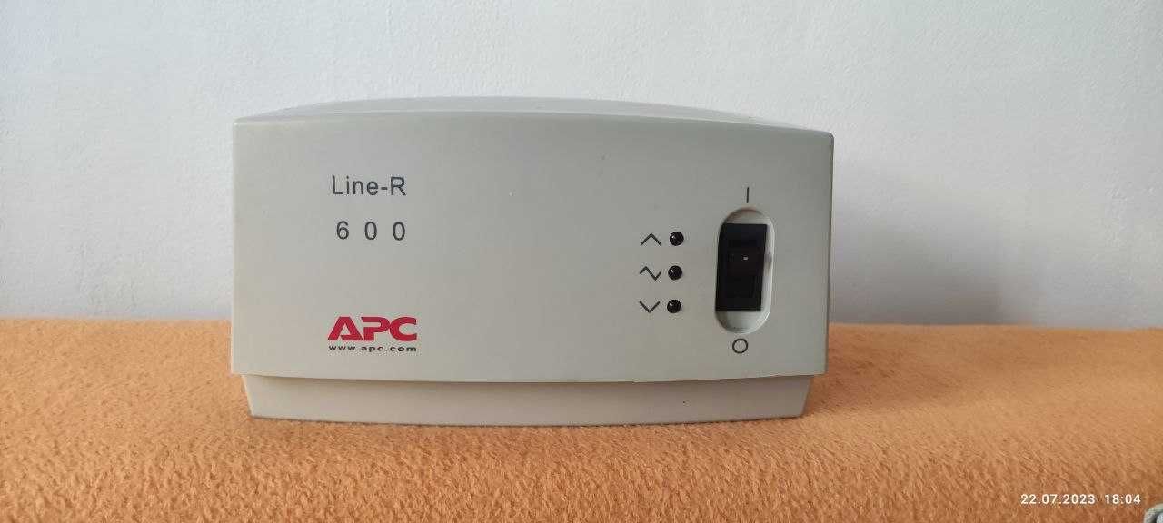 Стабилизатор напряжения APC Line-R 600VA