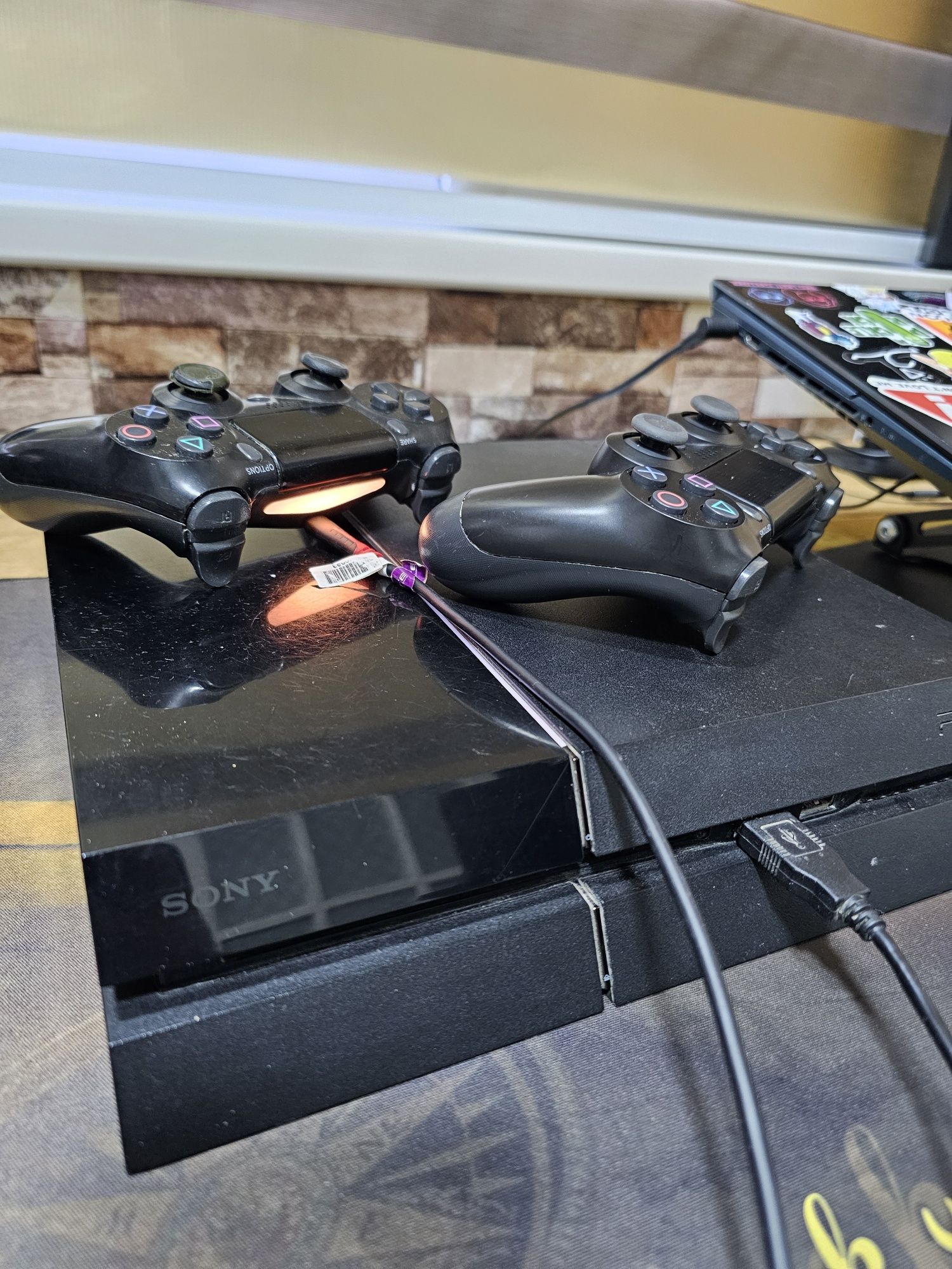 Обменяю Playstation 4 на моник