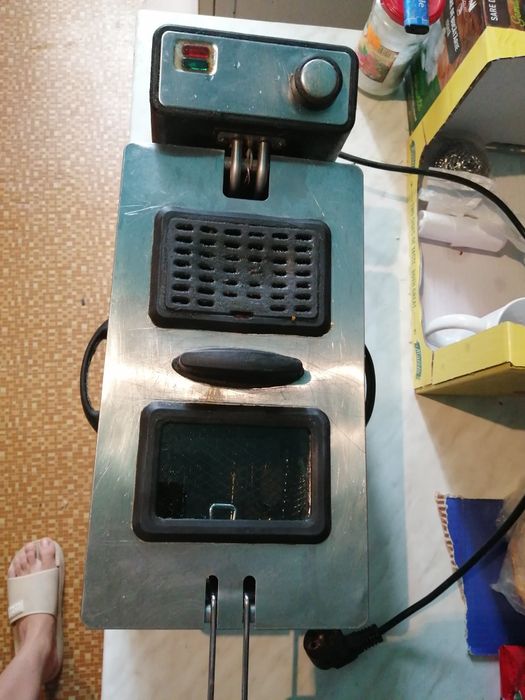Vând aparat de făcut cartofi este folosit doar odată preț 250 negociab