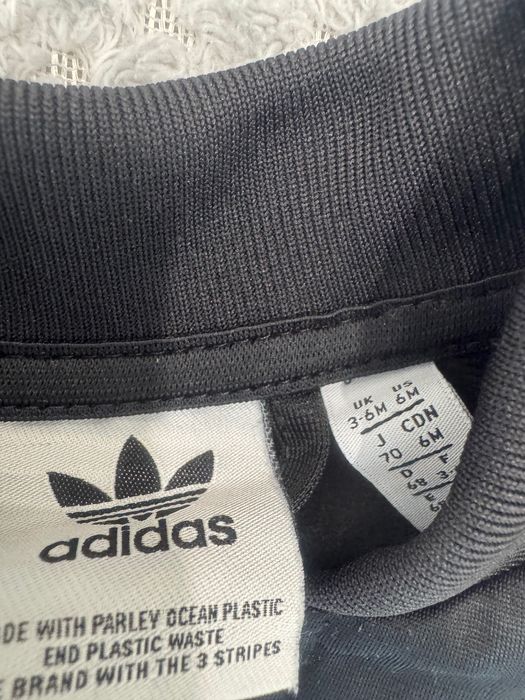 Оригинален екип на Адидас, за бебе на 3-6 месеца, 68 см. Като нов!