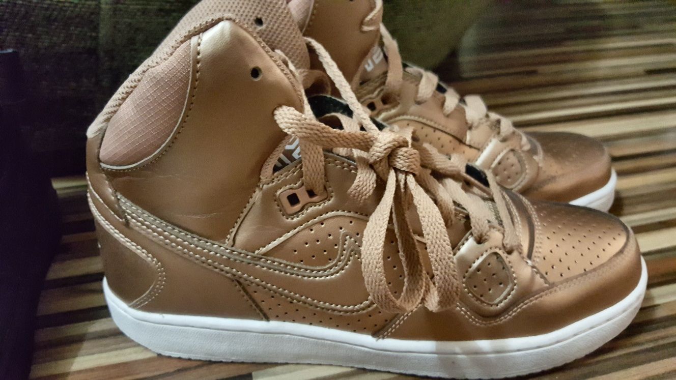 (38.5) NIKE Sun of Force оригинални естествена кожа