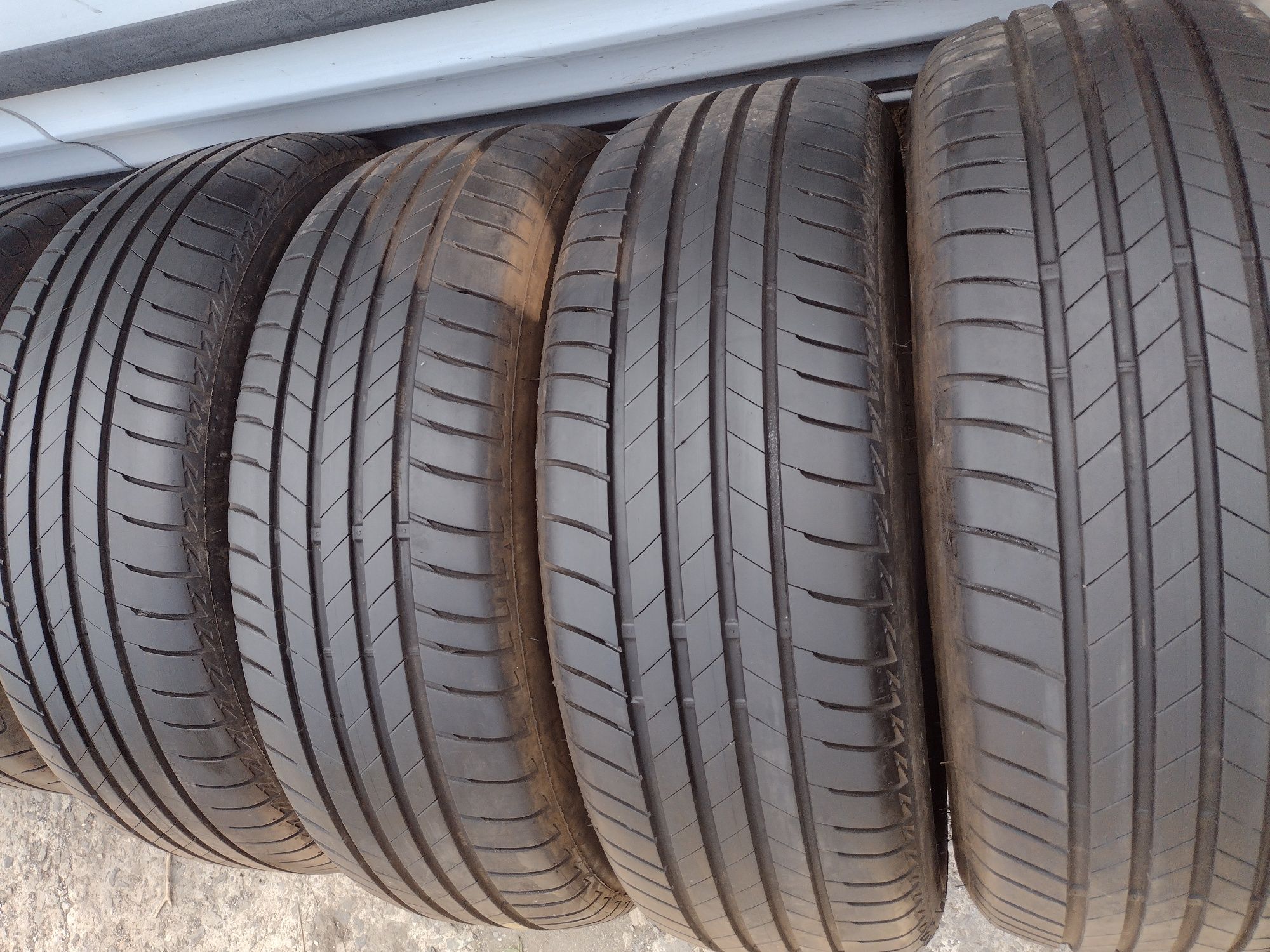 Почти нови 4бр.215/60/17 Bridgestone T005 dot2023