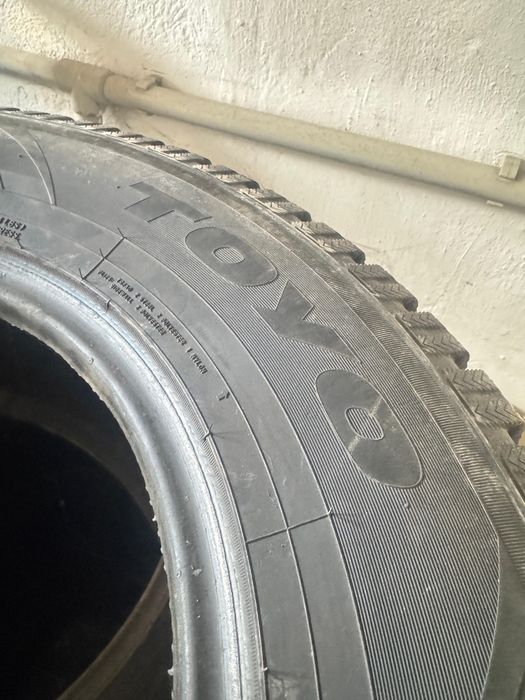 Продам 2 зимние шины