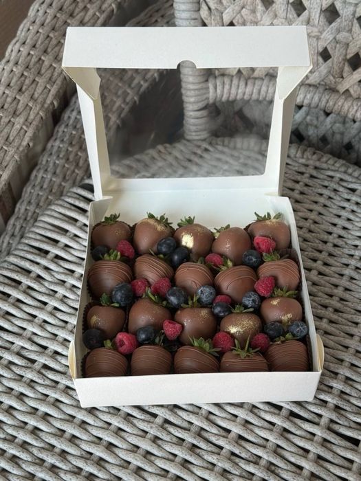 Фрукты в шоколаде подарок