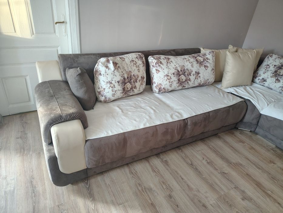 Холна гарнитура с възглавници