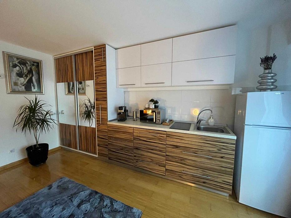 Ideala pentru investitie-garsoniera in Centrul istoric Brasov!