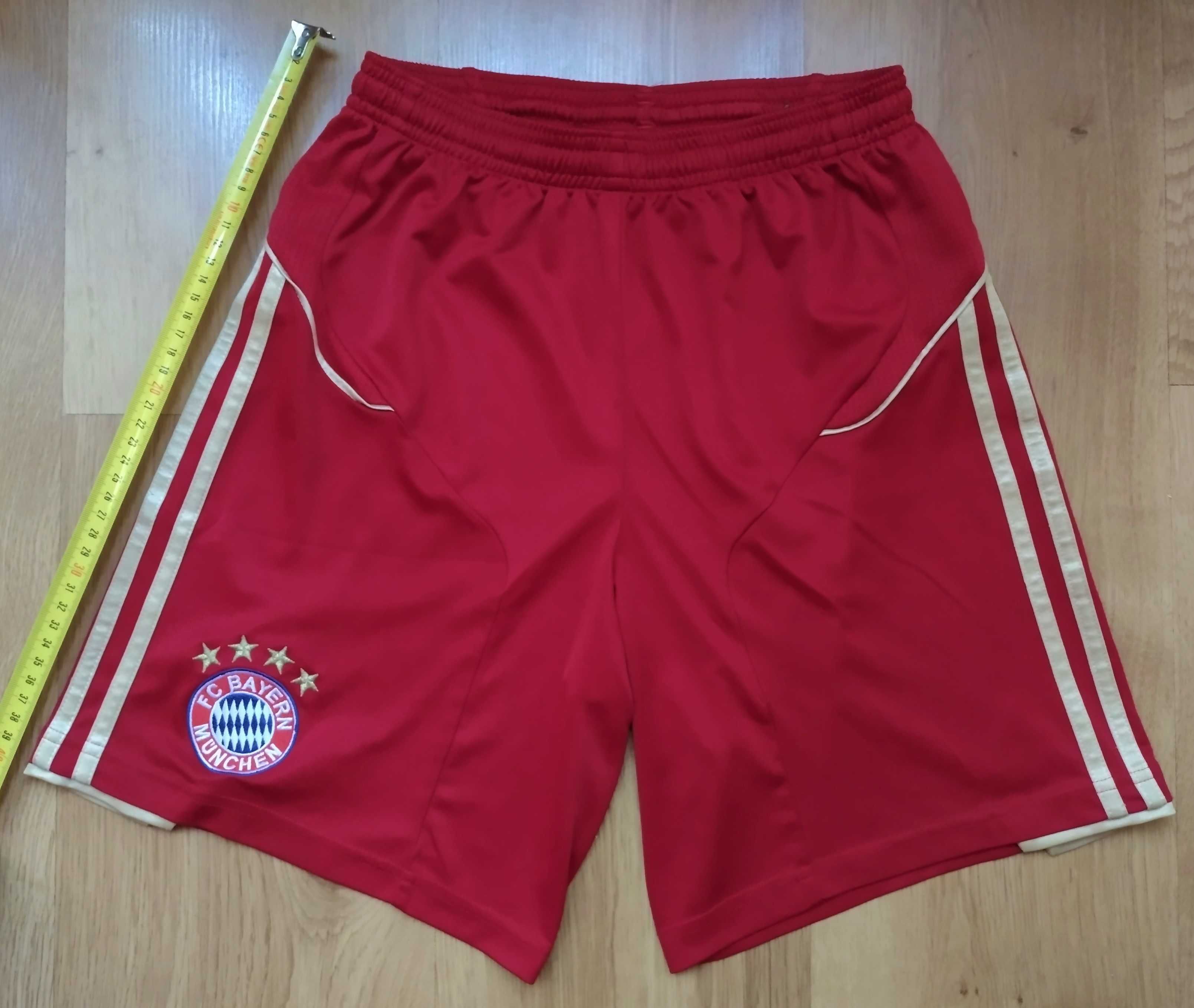 Liverpool, Bayern Munchen - футболни шорти на Ливърпул и Байерн Мюнхен