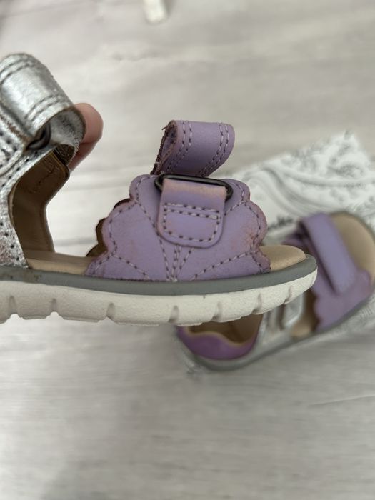 Sandale Clarks pt fetite marimea 22