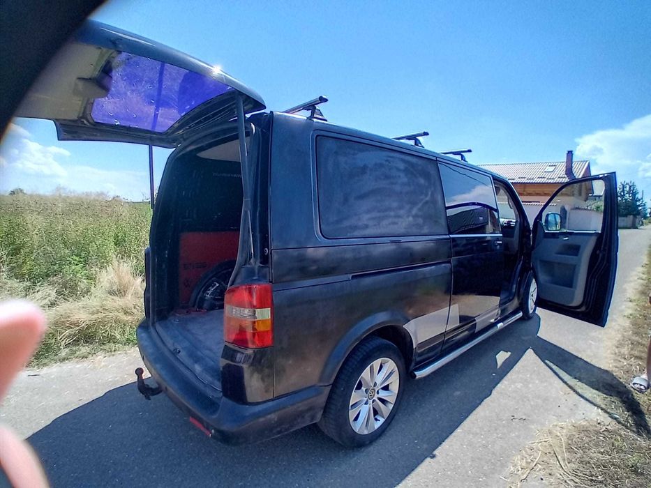 De vanzare Volkswagen T5 – Dubă fiabilă, preț negociabil