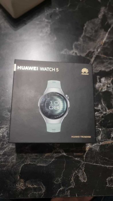 Часовник Huawei watch 5