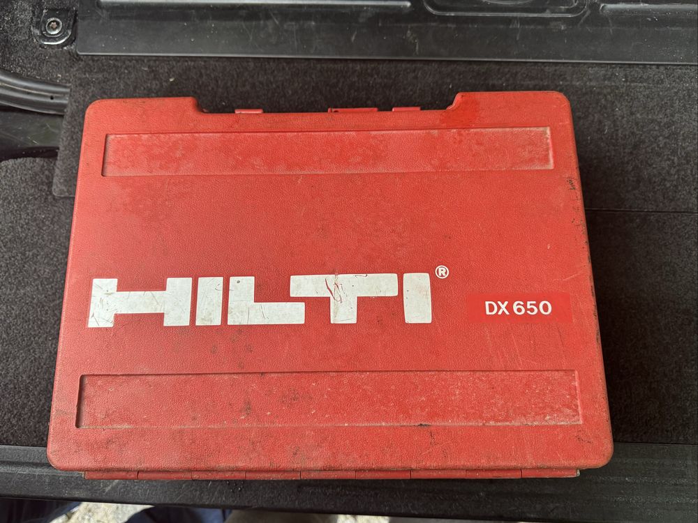 Професионален пистолет за пирони HILTI с 10,000 пирона