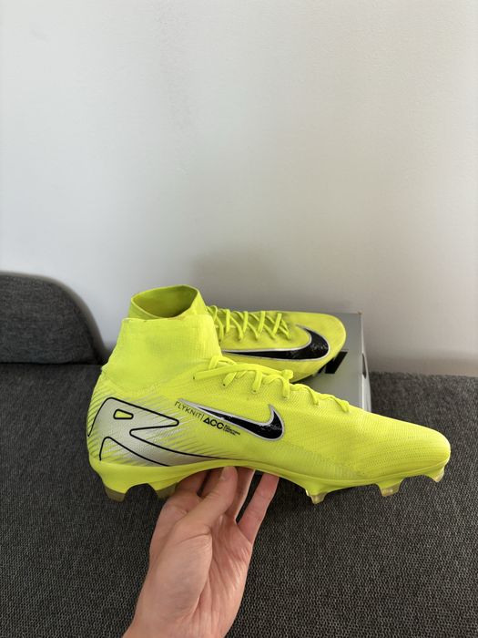 Ghete de fotbal nike mercurial