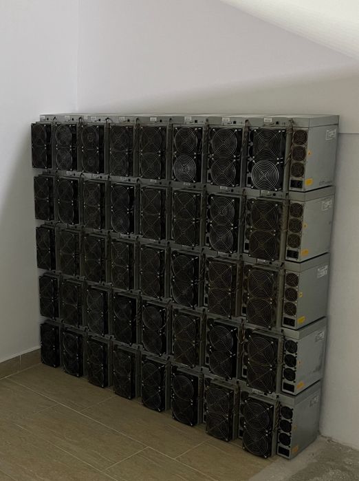 INCHIRIEZ aparatura miner de minat bitcoin antminer s19 pro 95-110th