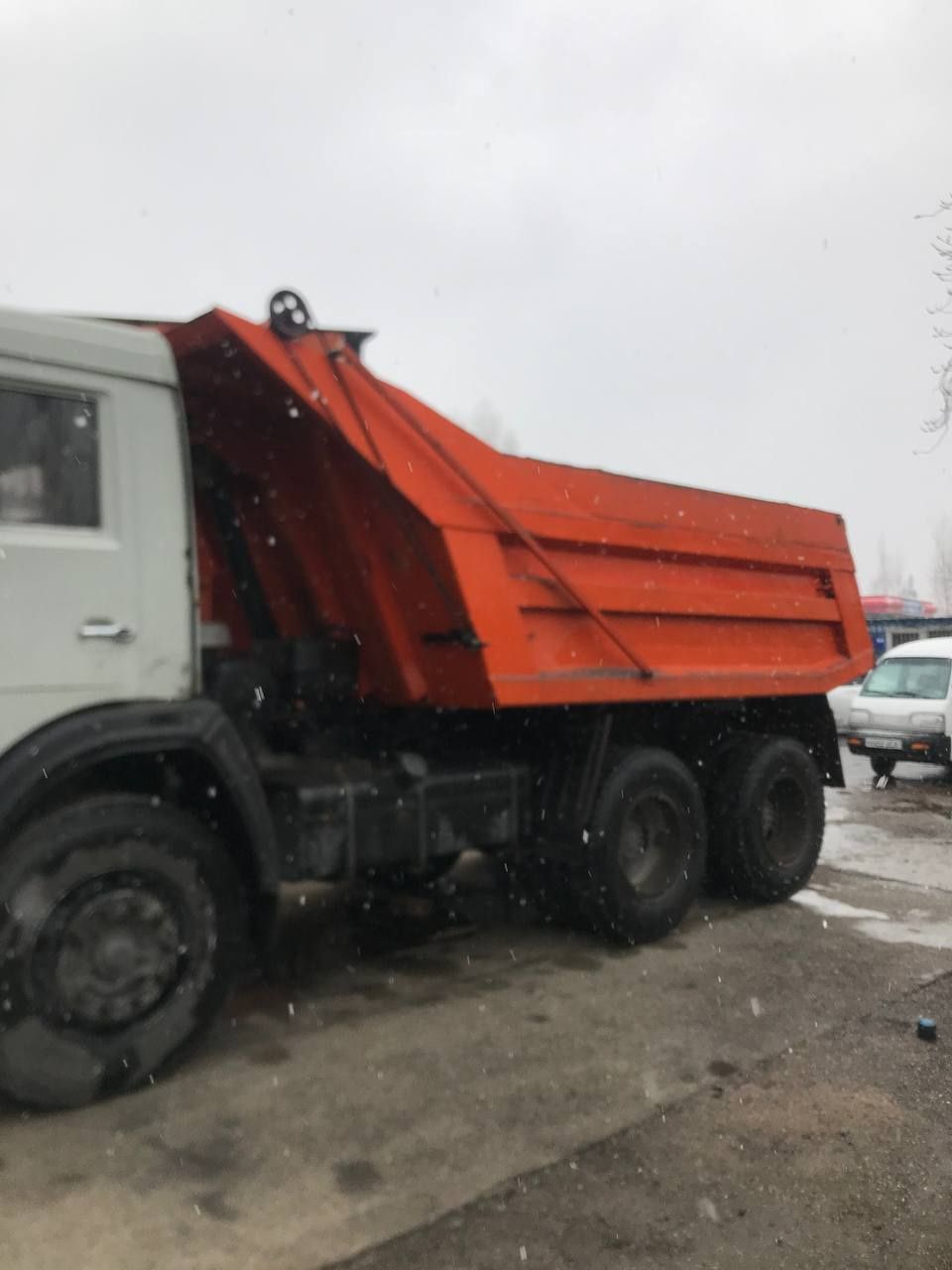 Kamaz  kuzov a`lo