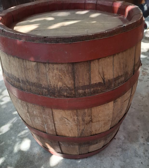 Vând butoi 50l de salcâm  .