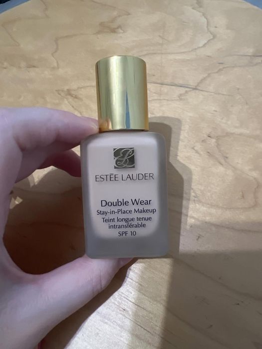 Тоналка Estée Lauder Double Wear 1N1