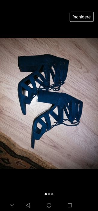 Sandale bleumarin cu toc Bershka