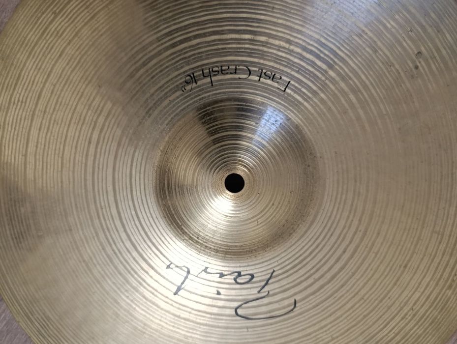 Продавам Швейцарски чинели Paiste!