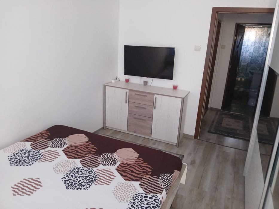 Persoana fizica inchiriez apartament cu doua camere in deva ,merasti