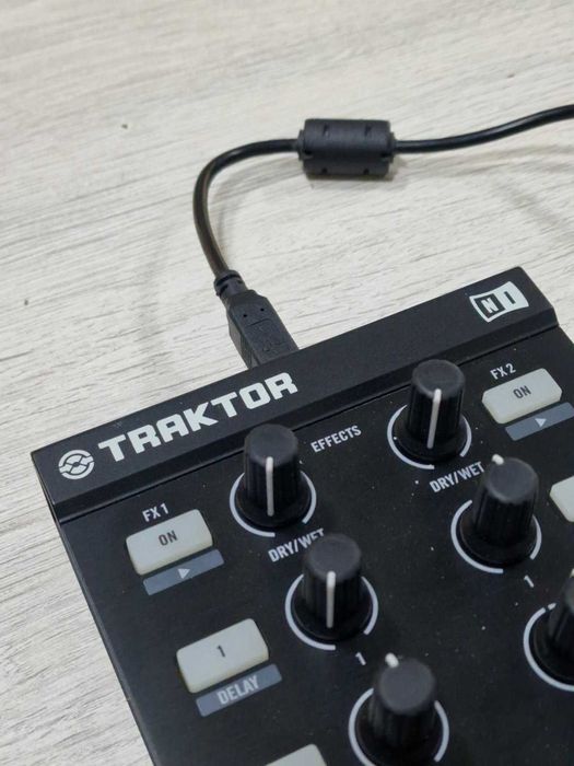 FX Котролер Native Instruments Traktor Kontrol X1 MK1