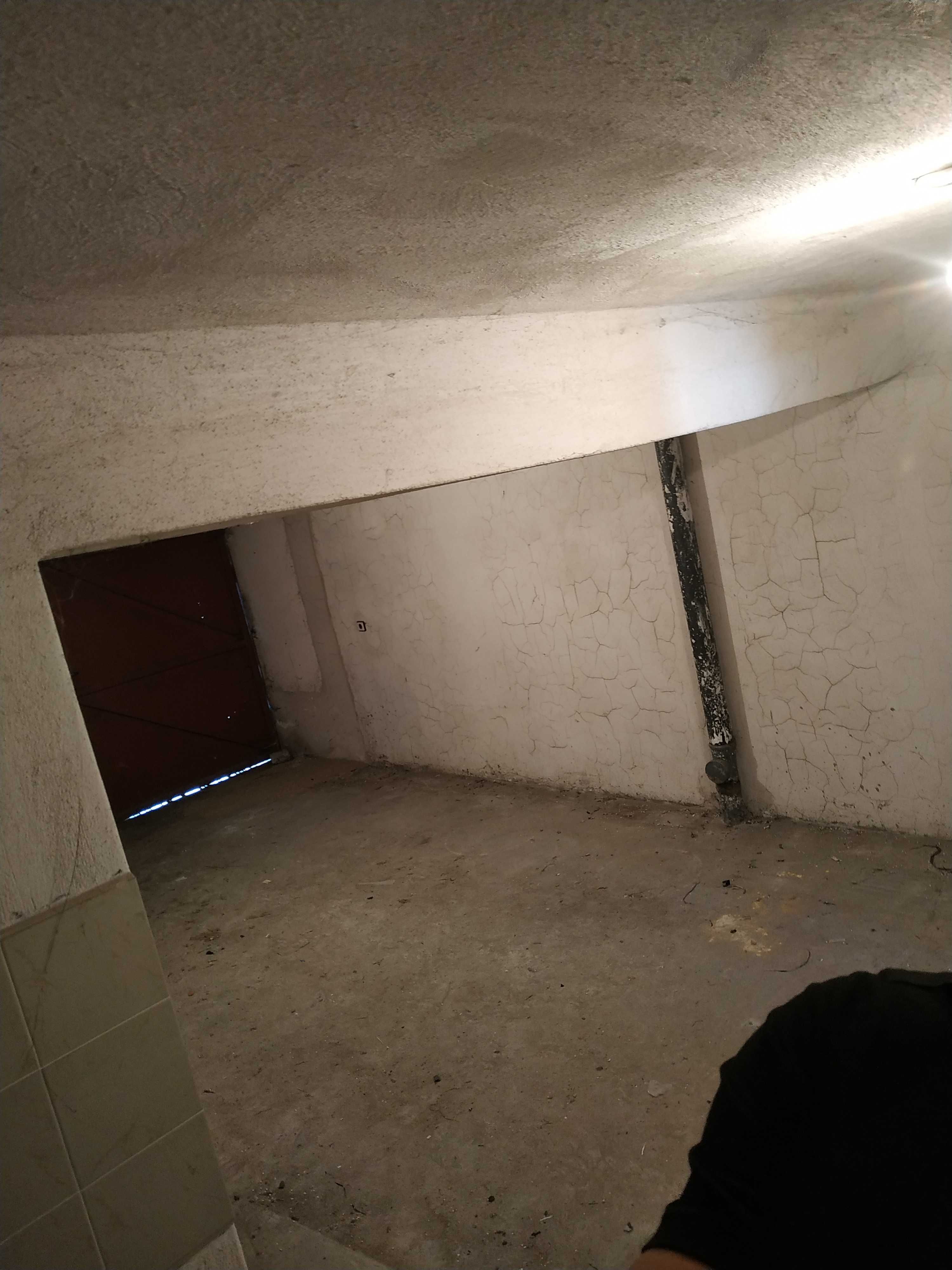 Гараж под наем 34 m² до ,,Корекома" и данъчното