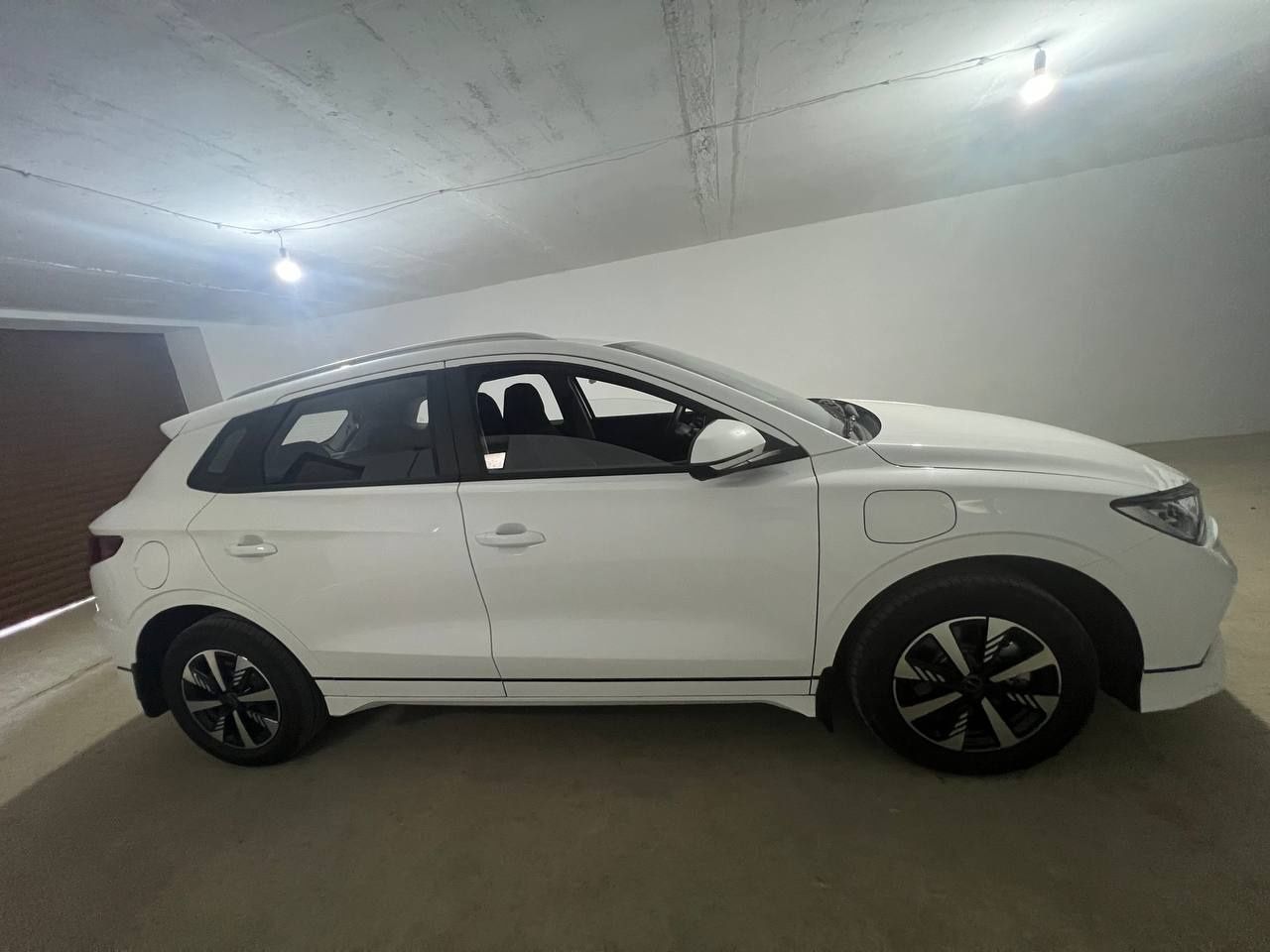 BYD E2 Oq rang RASMIDILERDAN olinhan 8 yil kafol