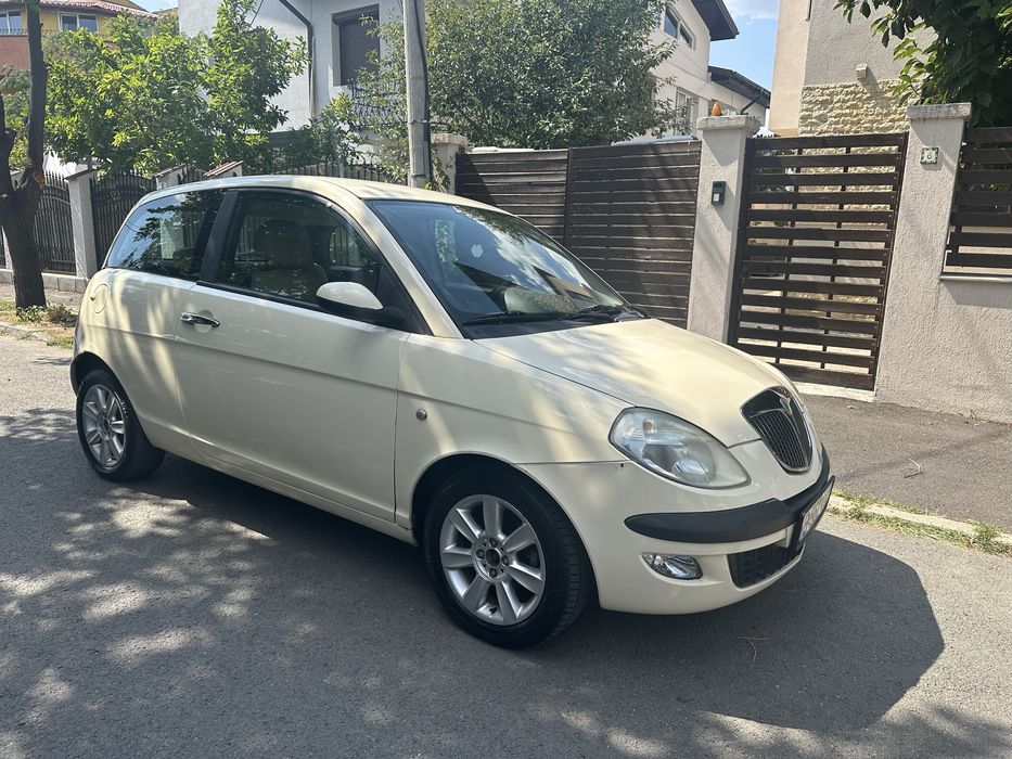 Lancia Ypsilon 1.4 benzina 132.000 km masina de oras