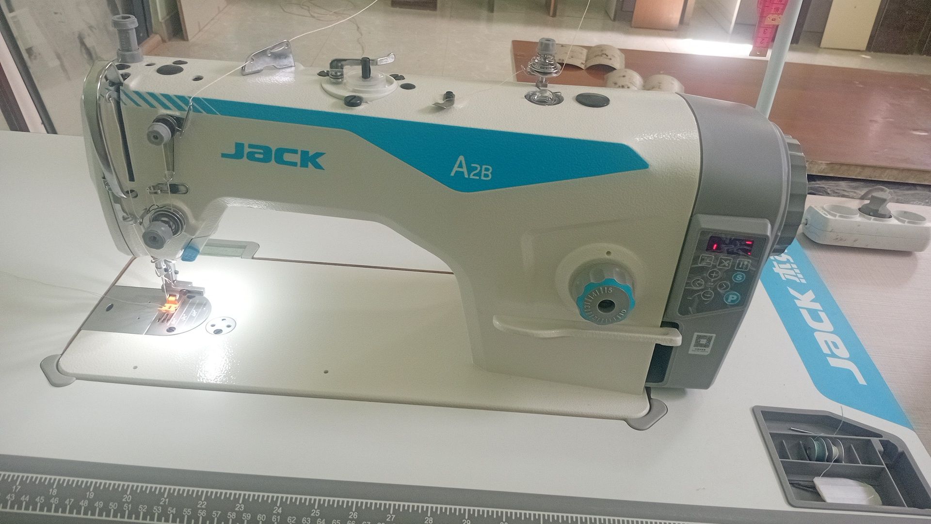 Jack tikuv mashinka 5 yillik kafolati bilan