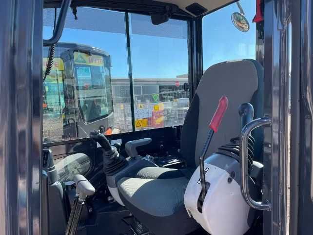 Mini Excavator Hitachi ZX26-U folosit