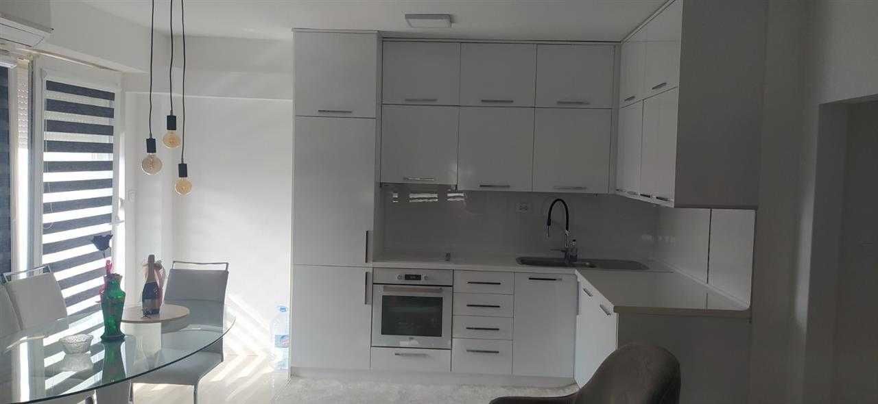 Дава се под наем Двустаен апартамент в Бургас, Лазур - 57 кв.м за 204 € - Снимка #1
