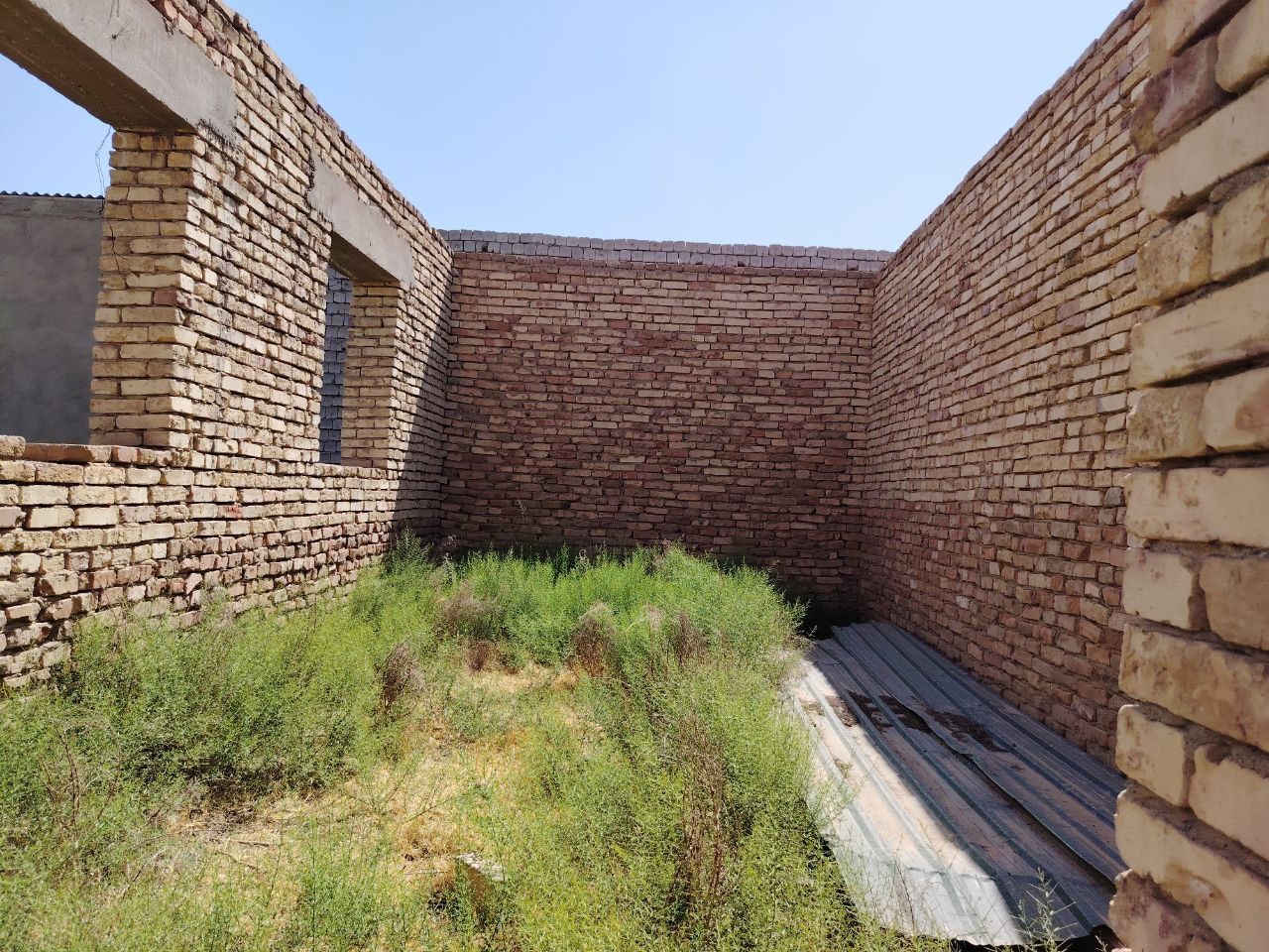 Uchastka sotiladi