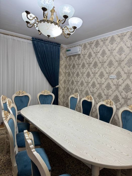 Продаётся стол со стульями