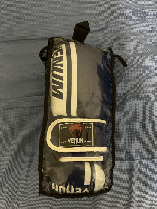 боксерские перчатки venum срочно