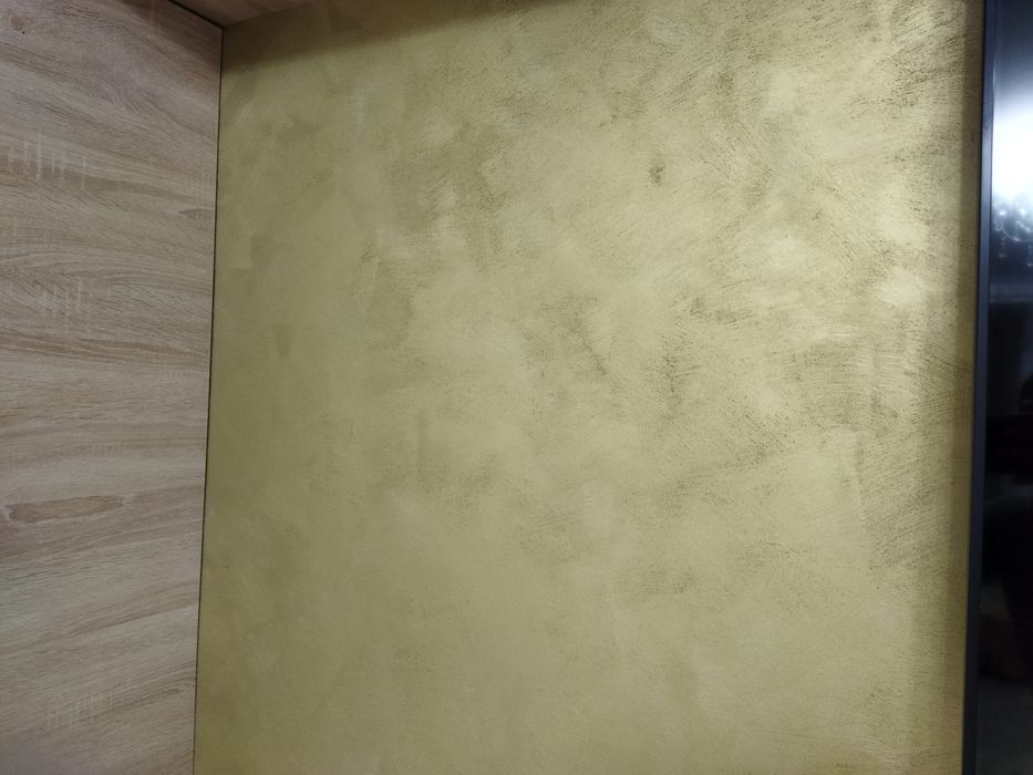 aplic vopsea decorativa